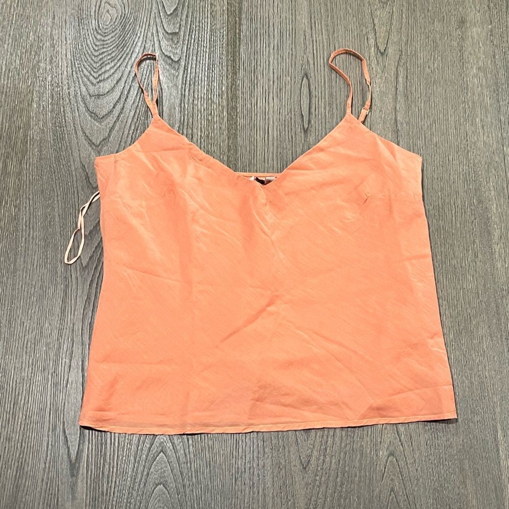 NWOT Guess Peach V-Neck Spaghetti Strap Cropped Tank Top Size L
